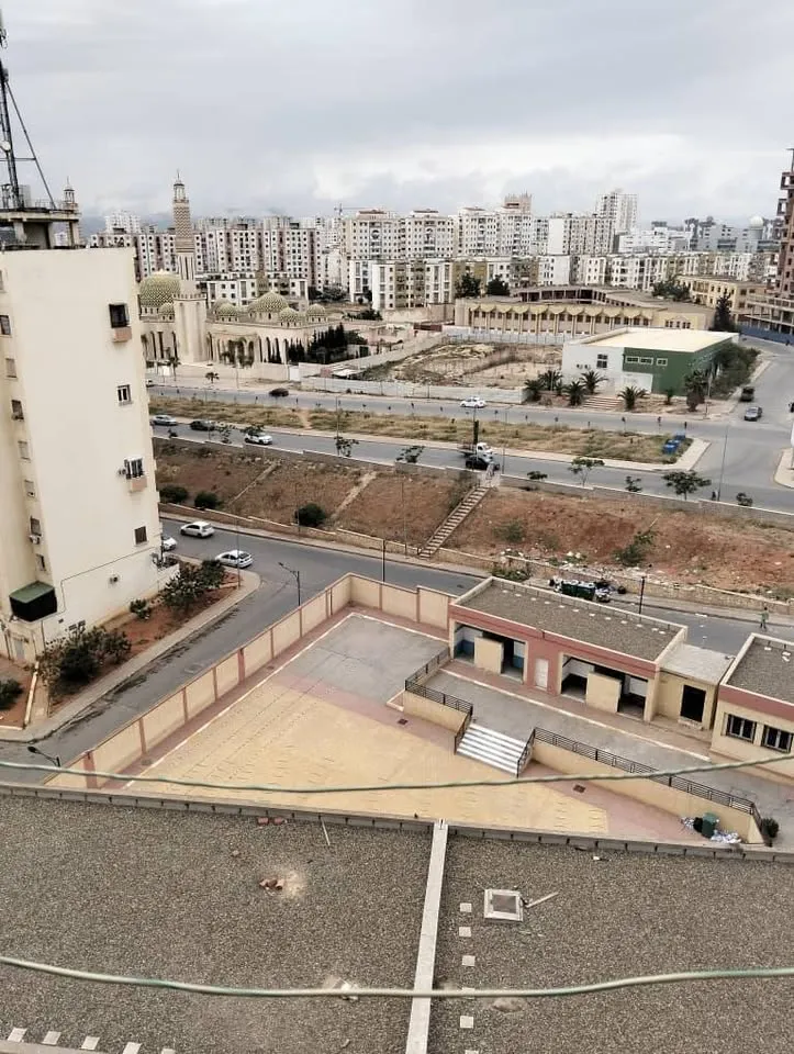 vente d'un appartement F2 situé à Hai Yasmin 2